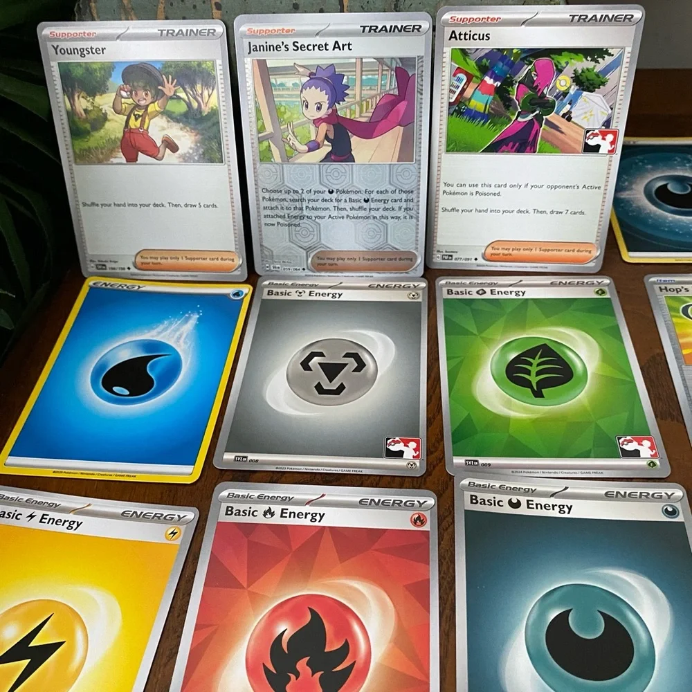 40 Pokemon Trading Cards bundle, Trainers/ Energy/ Basic